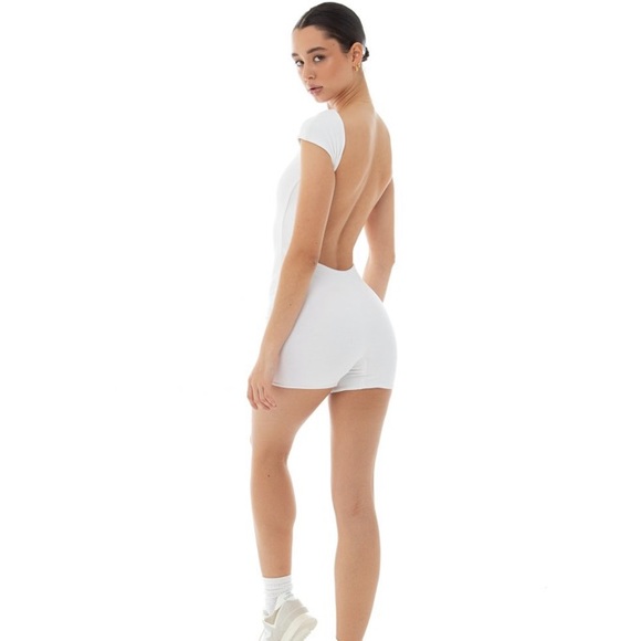 **SOLD** ARE YOU AM I Juna Romper in White 🤍 - Picture 6 of 9